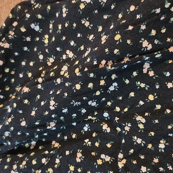 H&M Black and White Floral One Piece Romper. Size XXS - Picture 2 of 3